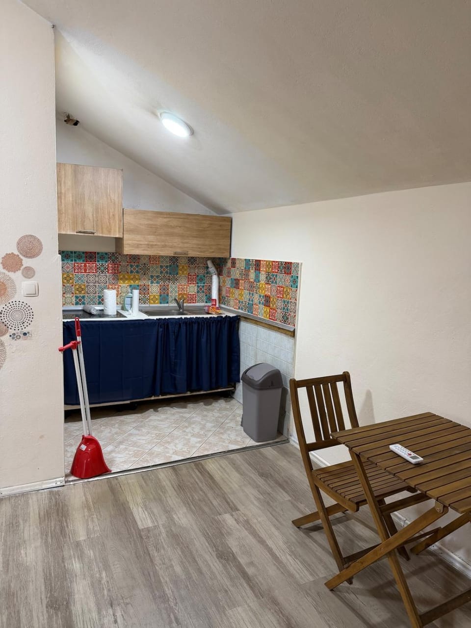 Kitchen or kitchenette, Seating area, Dining area