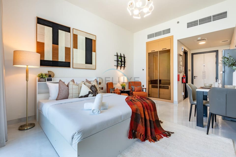 Bed, Seating area, Dining area, Bedroom, wardrobe