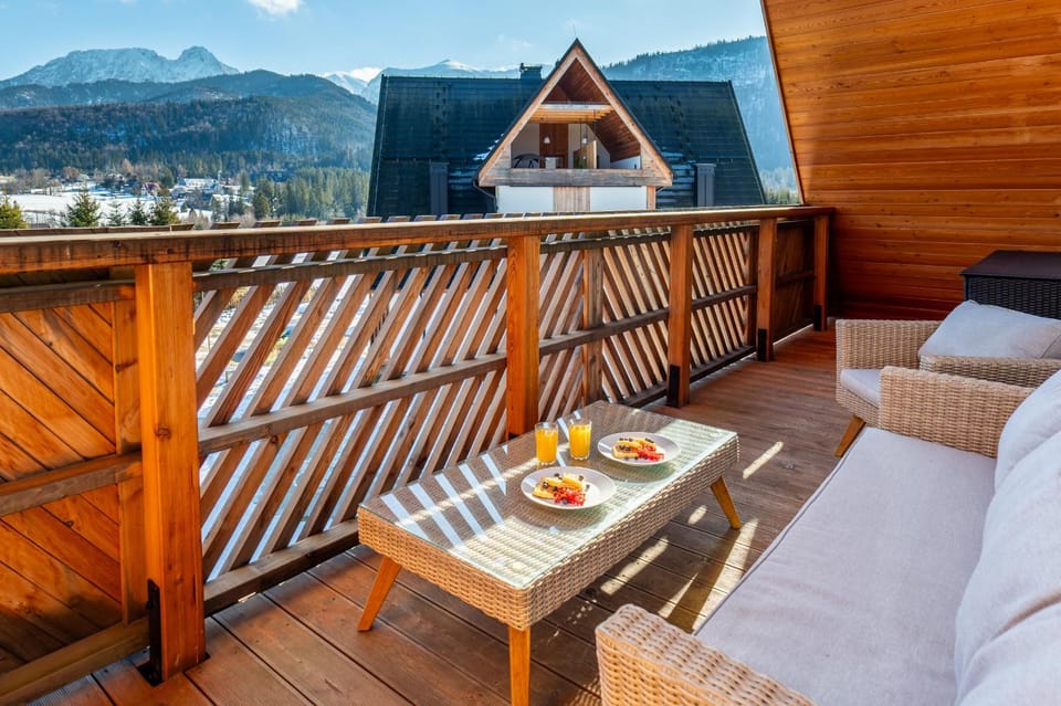 Balcony/Terrace, Mountain view