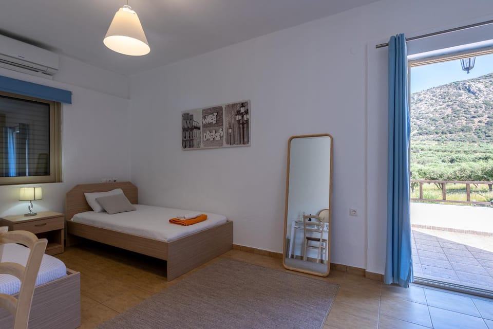 Bed, Bedroom, towels, air conditioner
