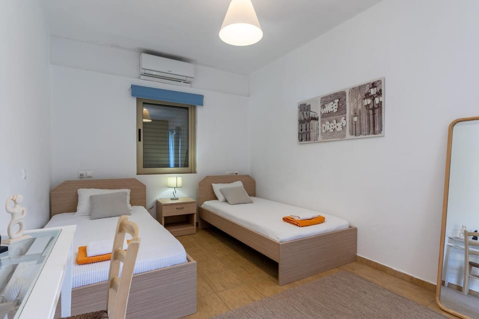 Bed, Photo of the whole room, Bedroom, towels, air conditioner