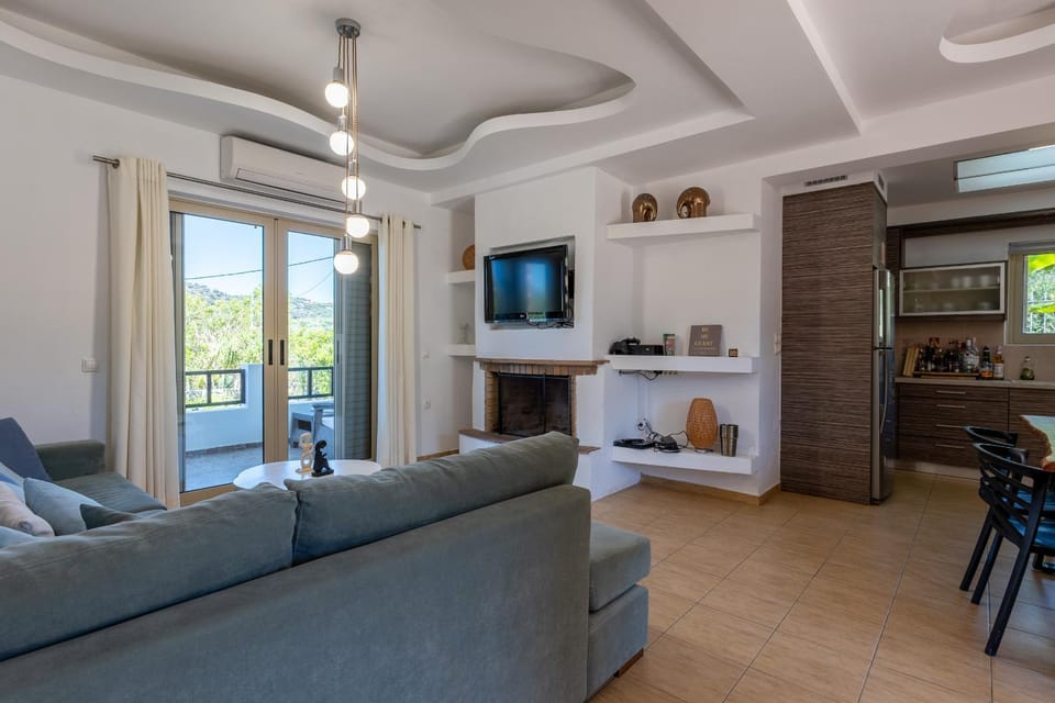 Communal lounge/ TV room, TV and multimedia, Kitchen or kitchenette, Living room, Seating area, Dining area