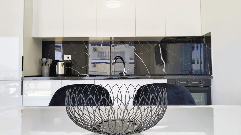 Dining area, kitchen