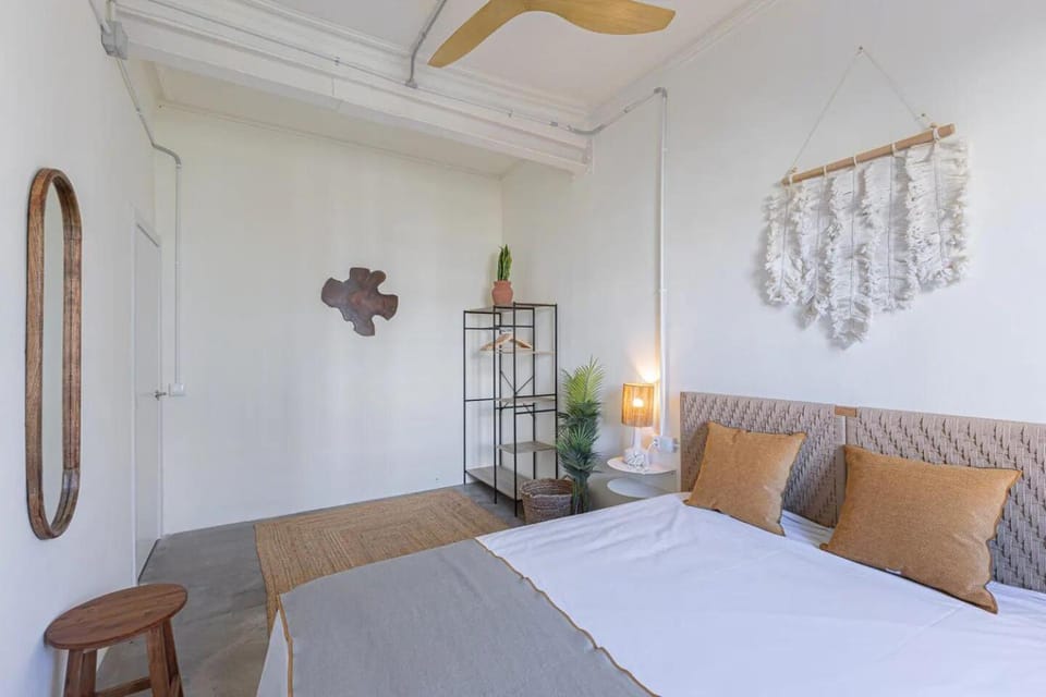 ATA Five Rooms Mid term Rental Apartment in Barcelona