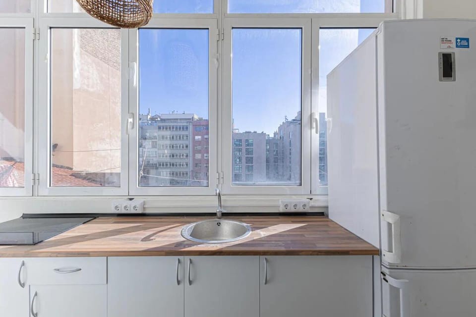 ATA Five Rooms Mid term Rental Apartment in Barcelona
