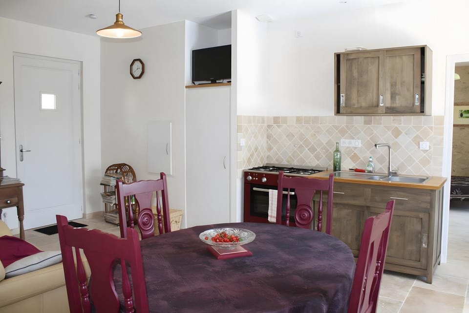 Property building, Kitchen or kitchenette, Living room