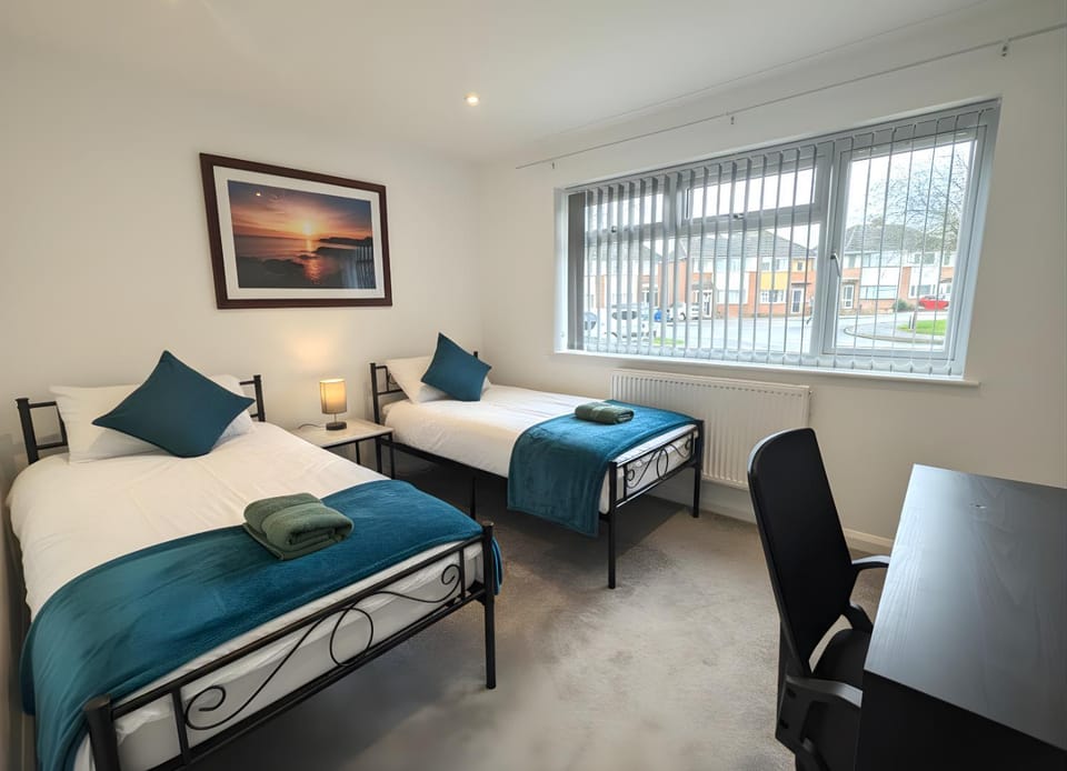 Bed, Photo of the whole room, Bedroom, Location, hair dryier