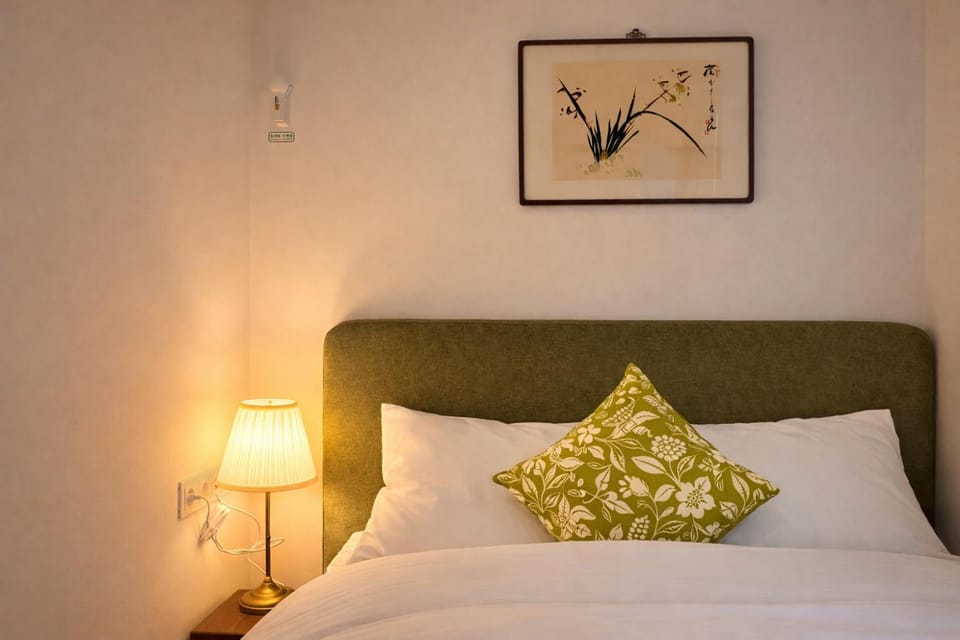 Bed, Photo of the whole room, Bedroom