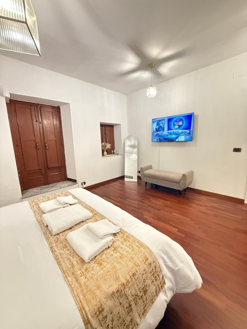 TV and multimedia, Decorative detail, Bedroom