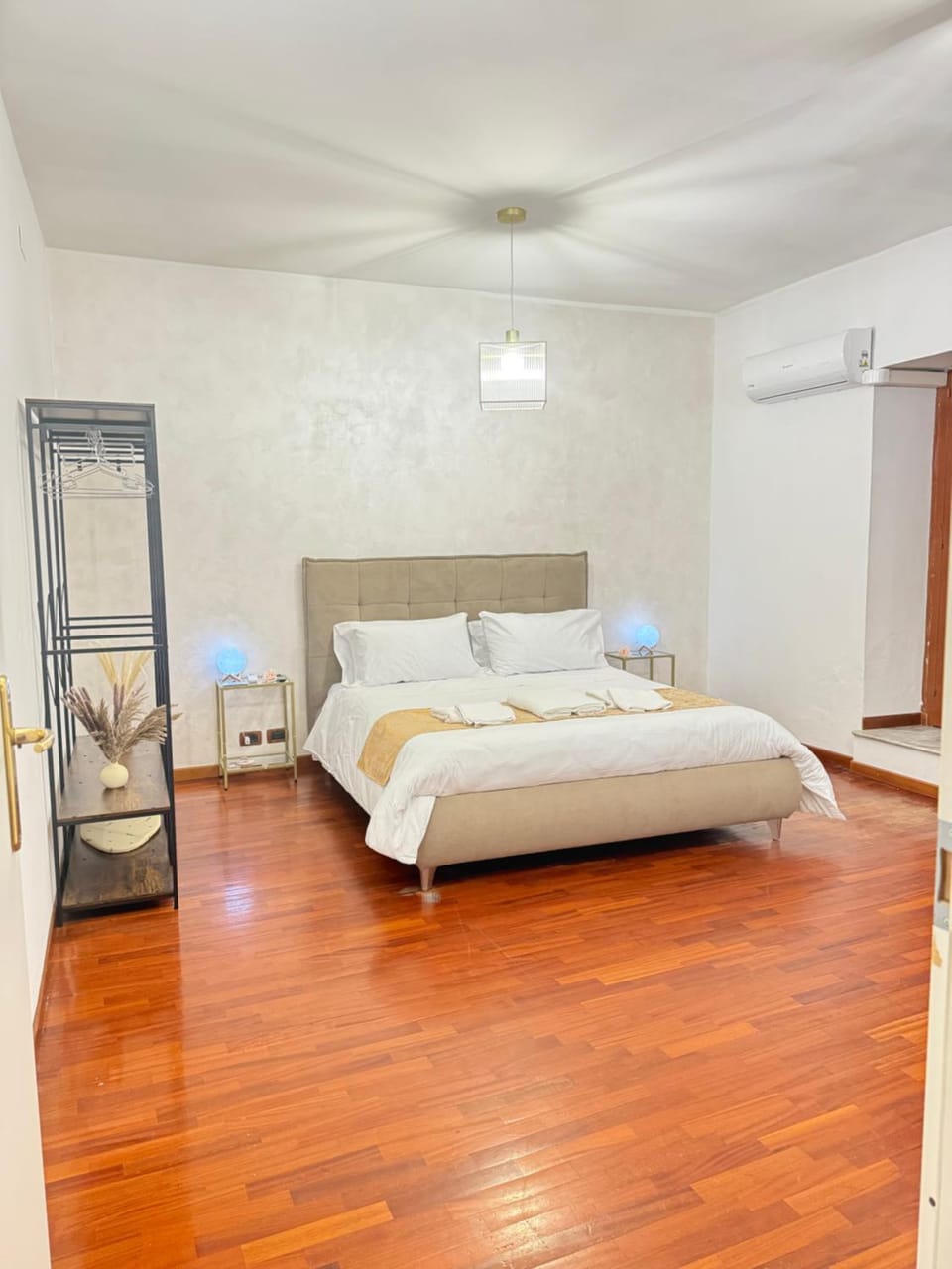 Bed, Bedroom, air conditioner