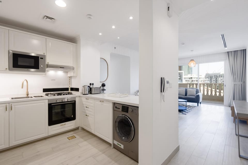 Seating area, kitchen