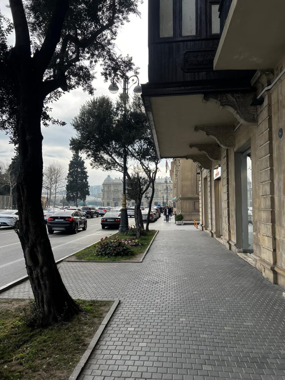 Property building, Neighbourhood, Natural landscape, Street view, Parking