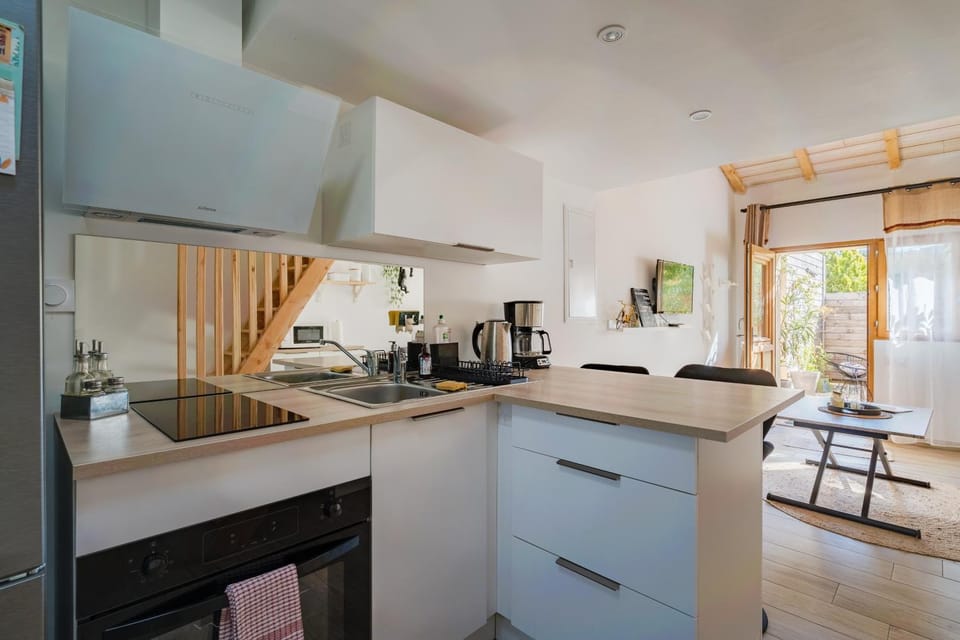 Kitchen or kitchenette, Living room