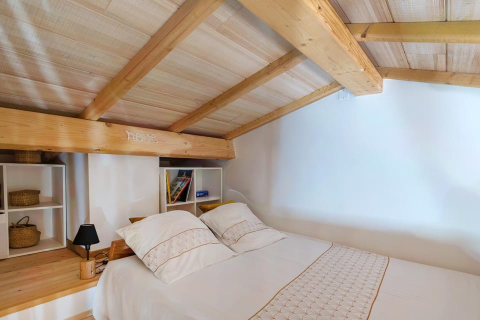 Property building, Living room, Bedroom
