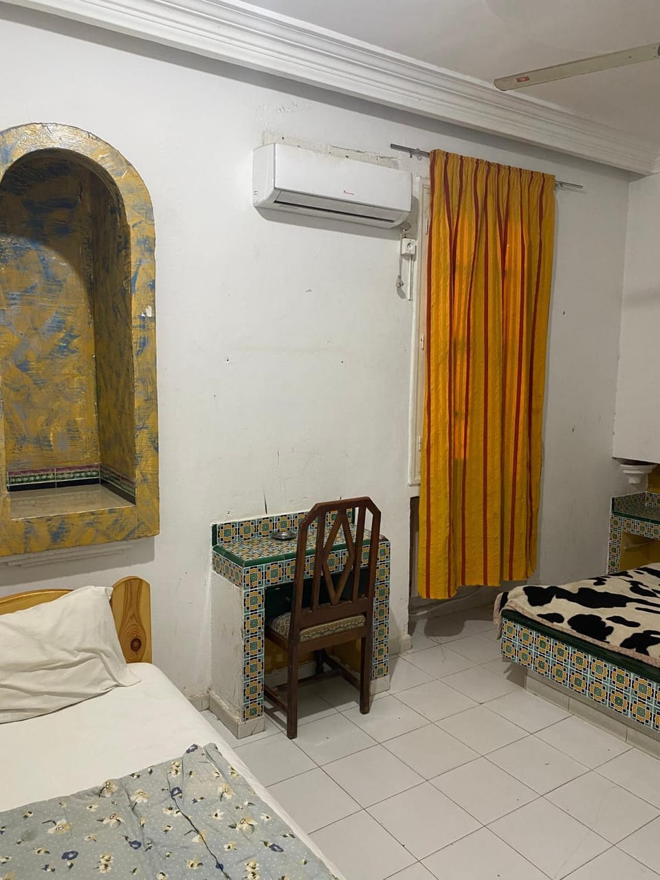 Bed, Living room, Photo of the whole room, Seating area, Bedroom, air conditioner
