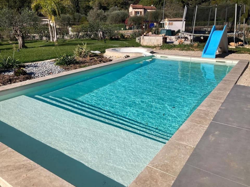 Hot Tub, Swimming pool