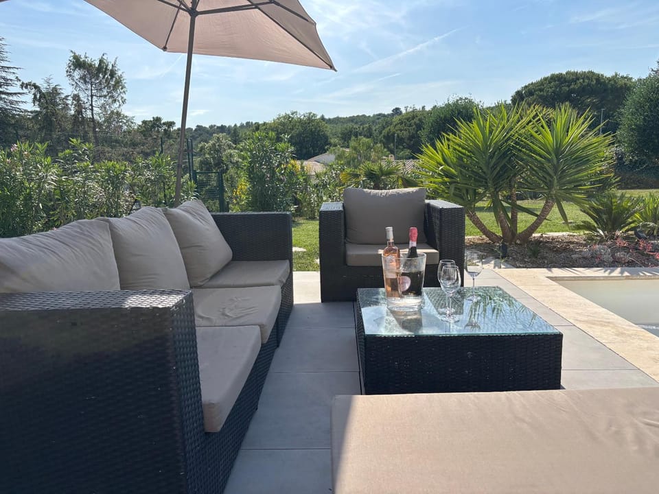 Air-conditioned villa with pool - 4 bedrooms Villa in Roquefort-les-Pins