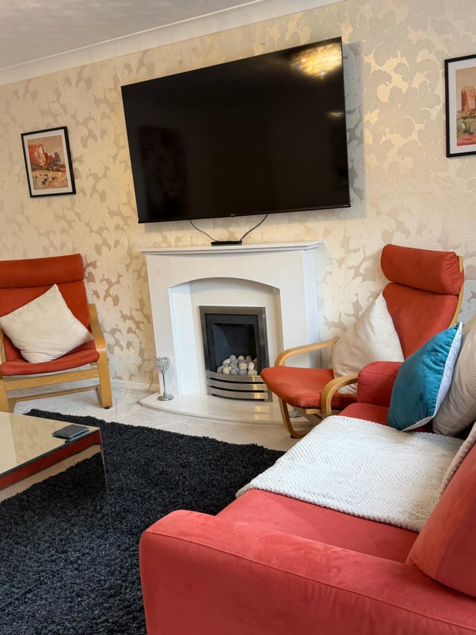 Communal lounge/ TV room, TV and multimedia, Living room, Seating area, Evening entertainment