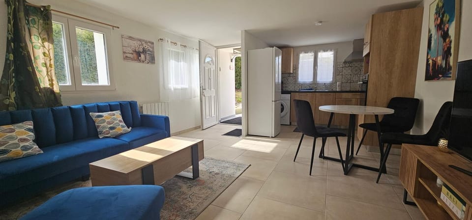 Kitchen or kitchenette, Living room, Dining area