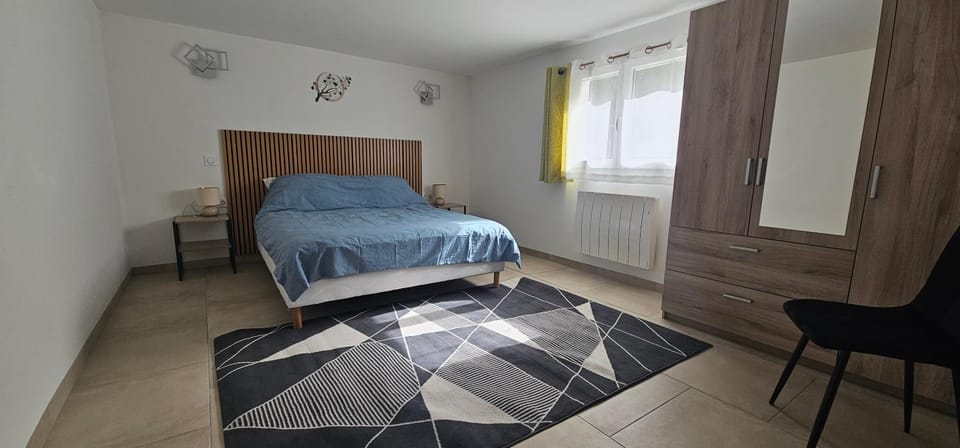 Bed, Photo of the whole room, Bedroom