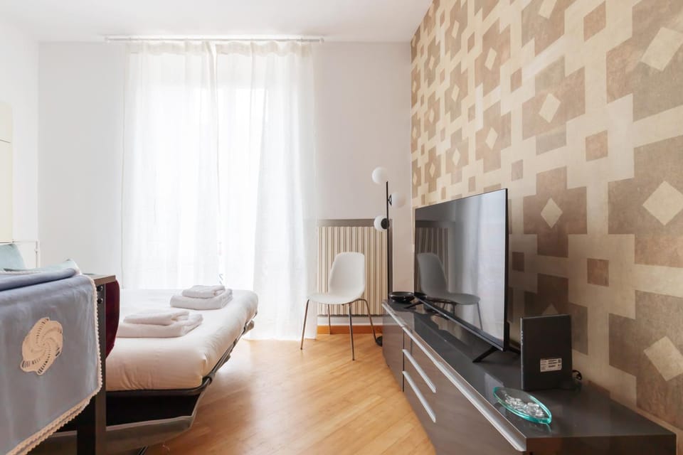 TV and multimedia, Bedroom, internet