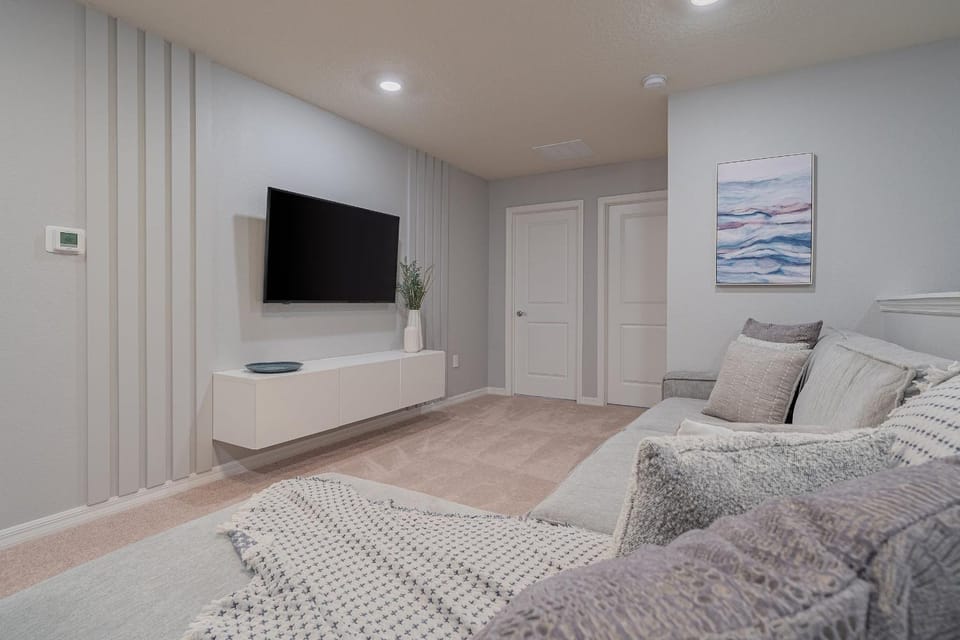 Communal lounge/ TV room, Living room