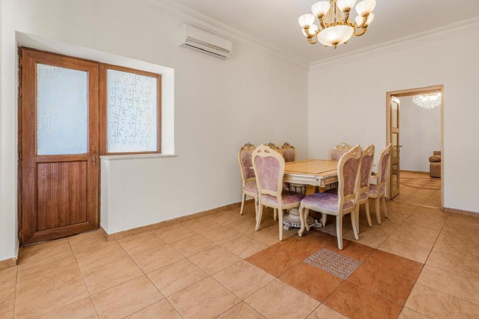 Super Central 2 Bedrooms In Katsin Building! Republic Square Apartment in Yerevan