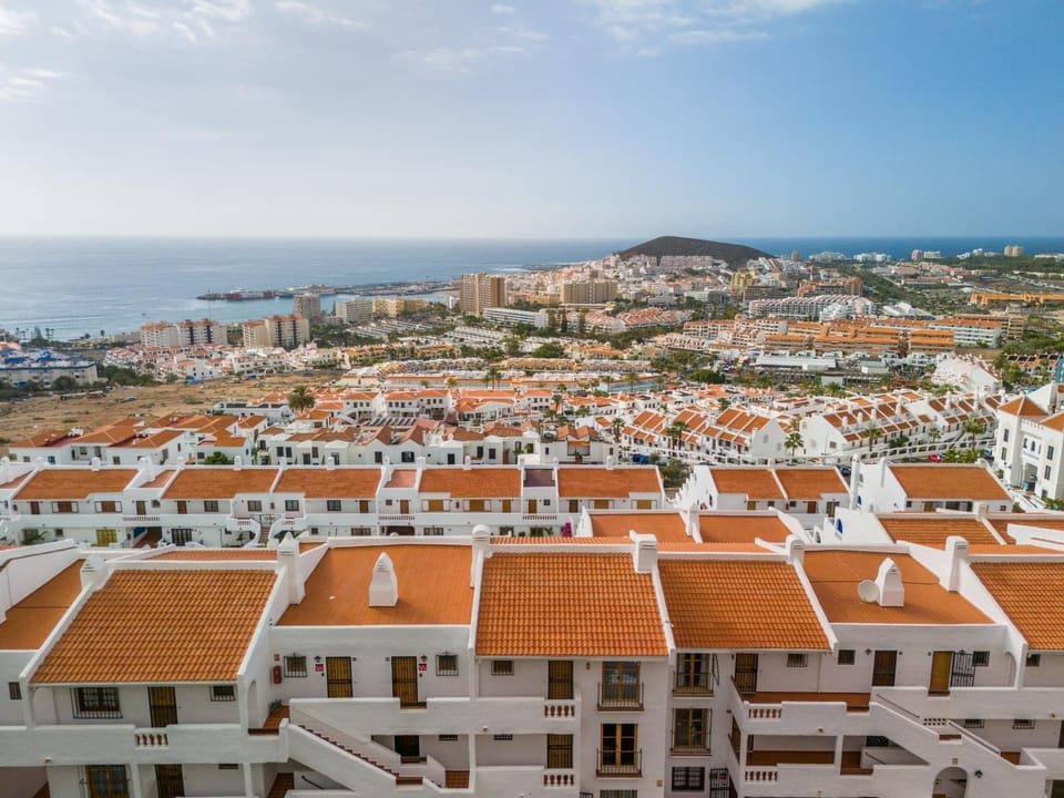 Property building, Bird's eye view, City view, Sea view