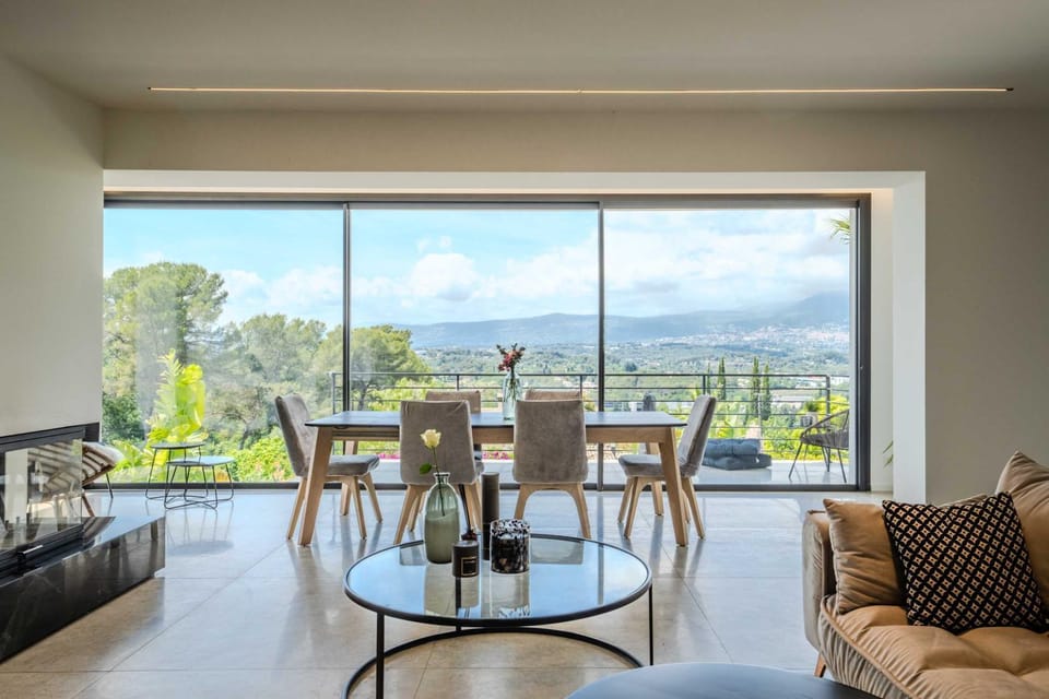Evasion Azureenne Piscine & Vue Sunset House in Mouans-Sartoux