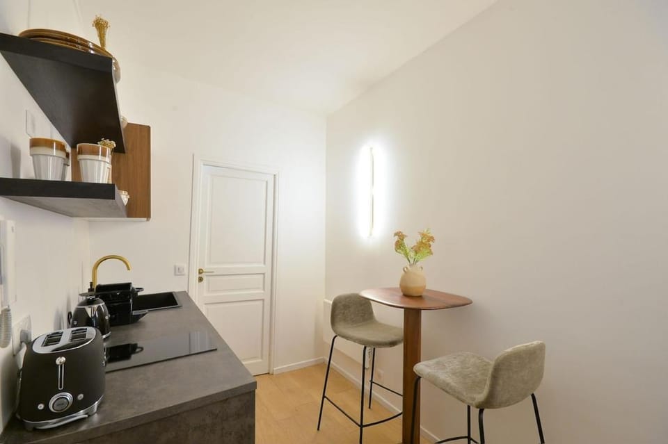 Coffee/tea facilities, Kitchen or kitchenette, Dining area
