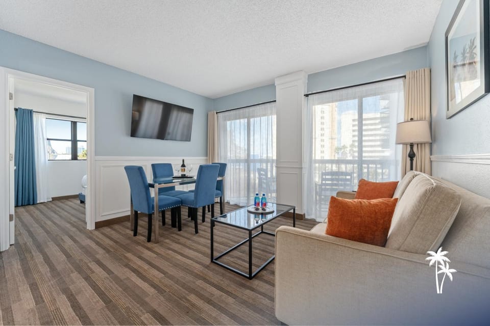 TV and multimedia, Balcony/Terrace, Living room, Dining area, City view