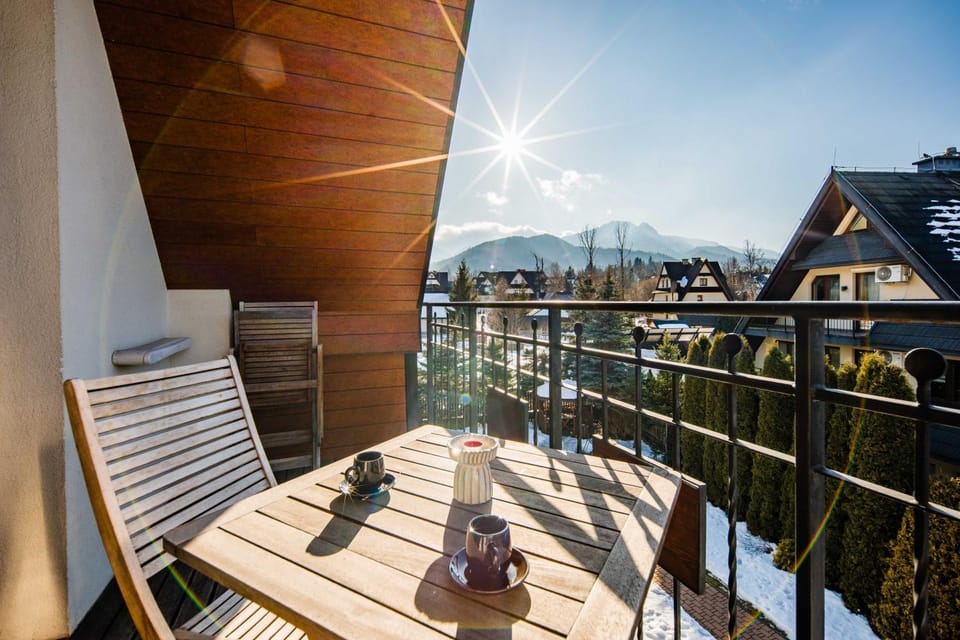 Balcony/Terrace, Mountain view