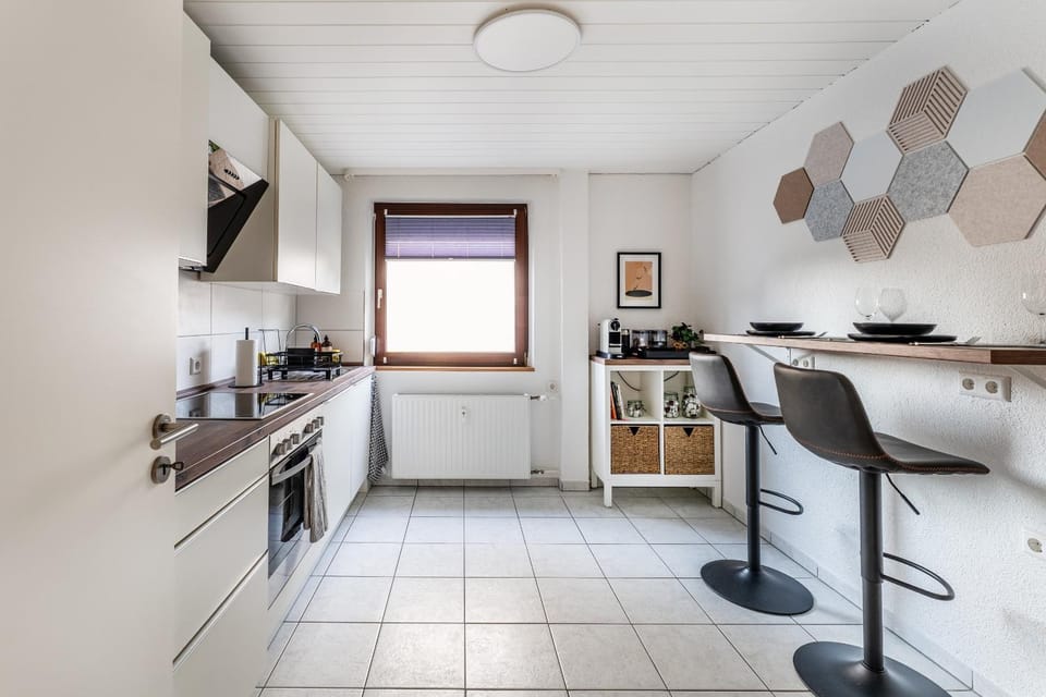 Coffee/tea facilities, Kitchen or kitchenette, Dining area, dishwasher, oven, stove, toaster