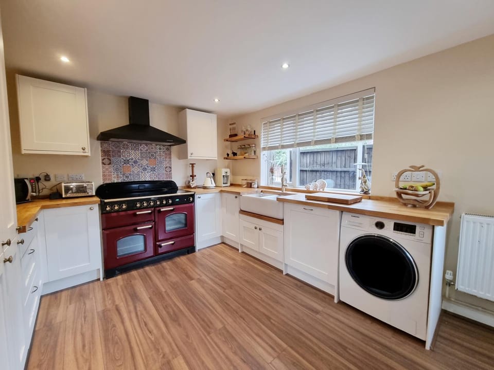 Kitchen or kitchenette, dishwasher, oven, pet friendly, stove, washing machine