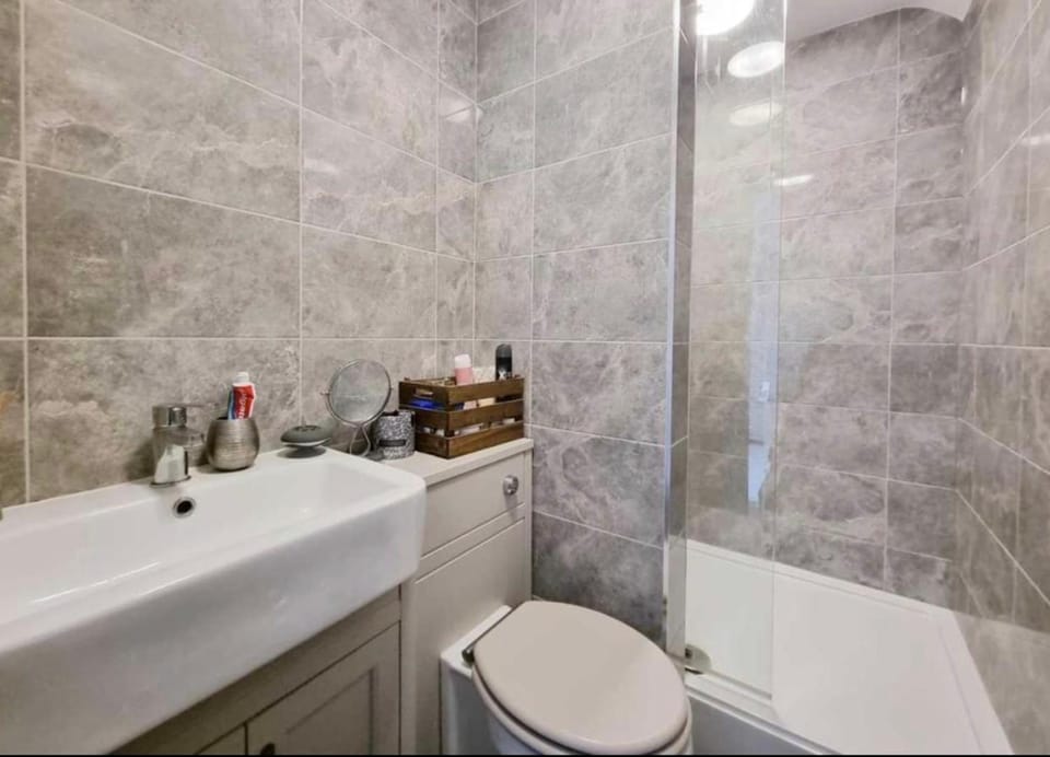 Shower, Toilet, Bathroom