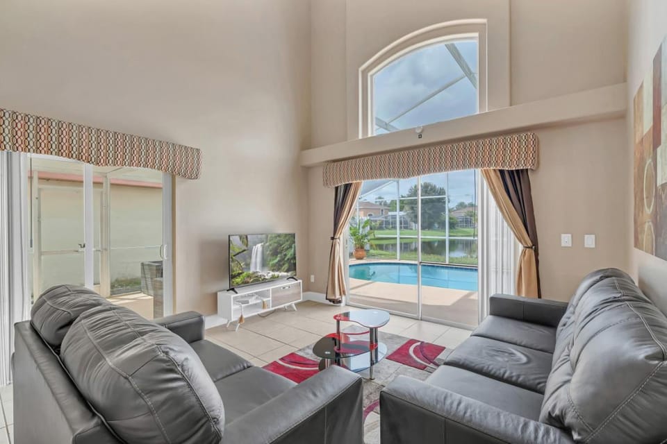 Lakefront Home Game Room & Views House in Kissimmee