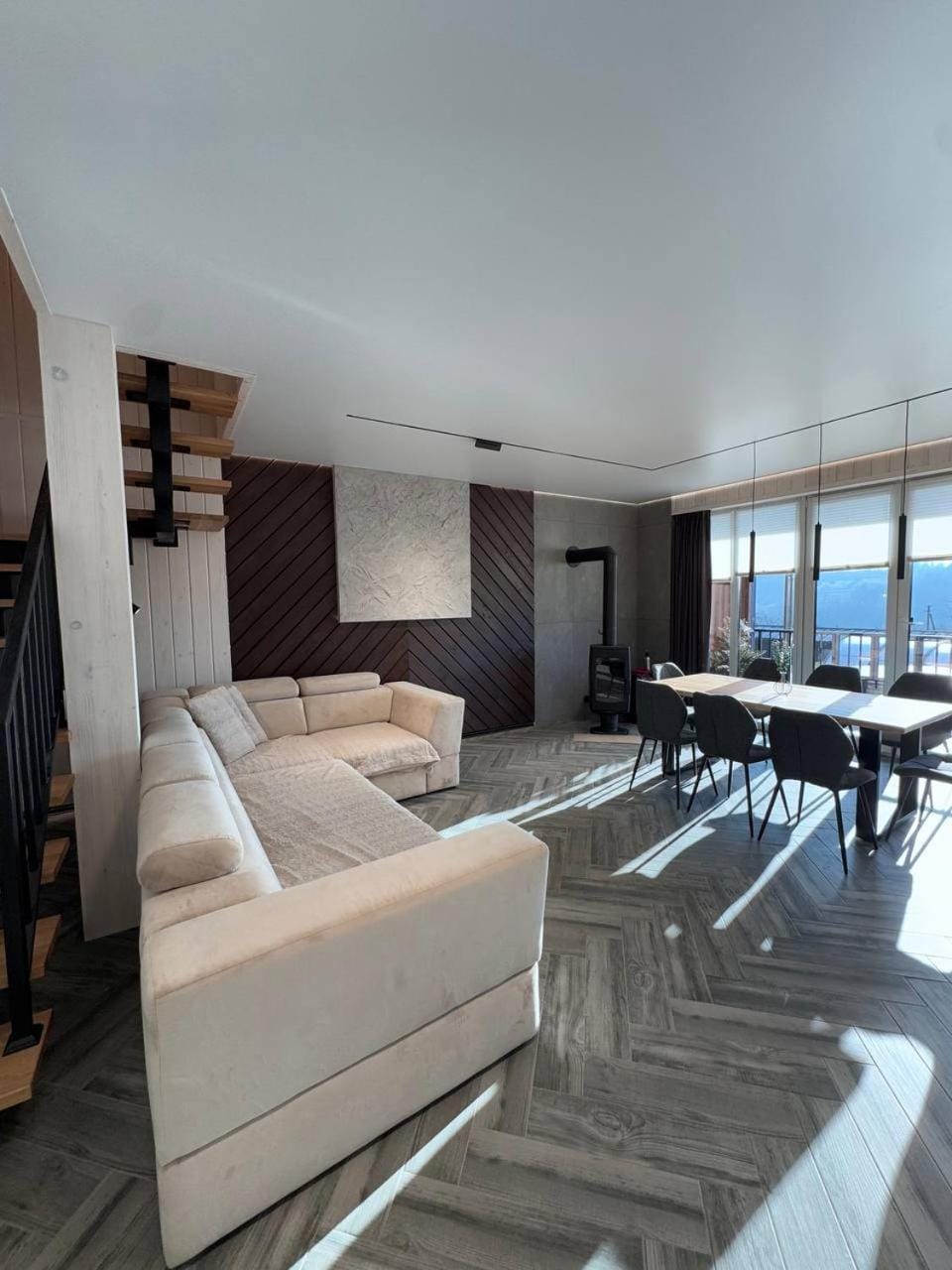 TV and multimedia, Living room, Seating area, Dining area
