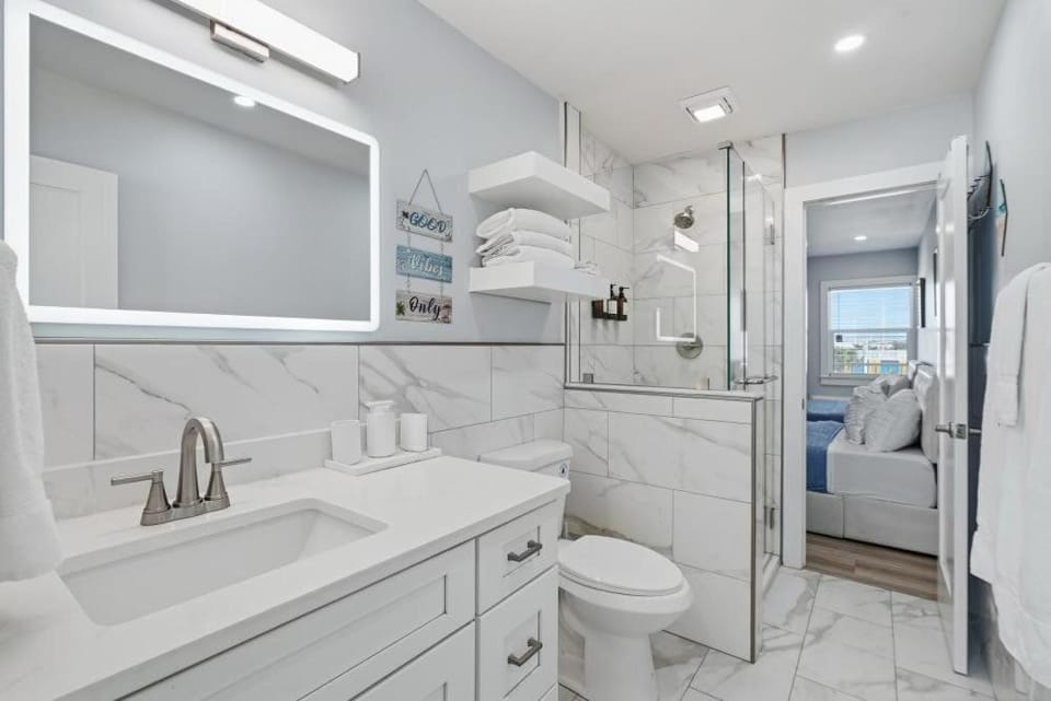 Charming Beachside Oasis - Steps from Pier Park! Apartment in Panama City Beach