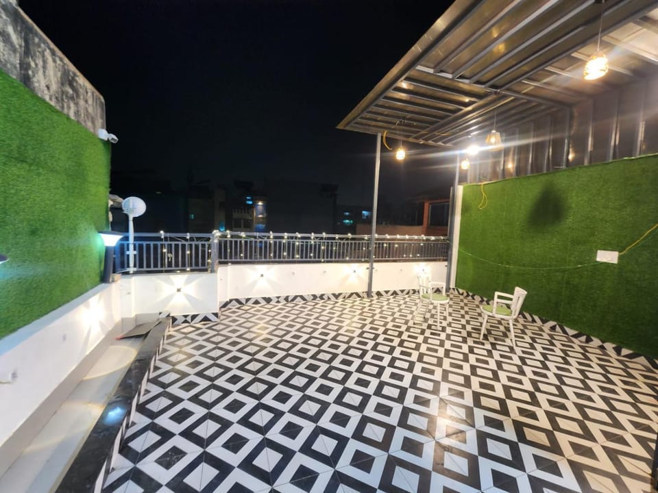 Restaurant/places to eat, Balcony/Terrace
