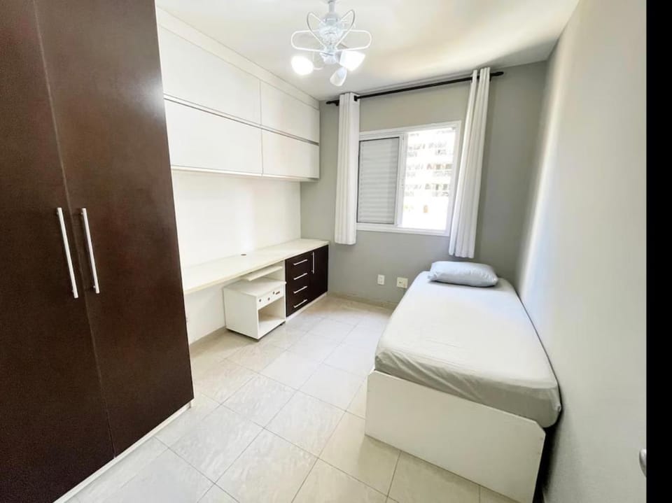 50 mt da praia regiao nobre, com serviço de praia Apartment in State of São Paulo