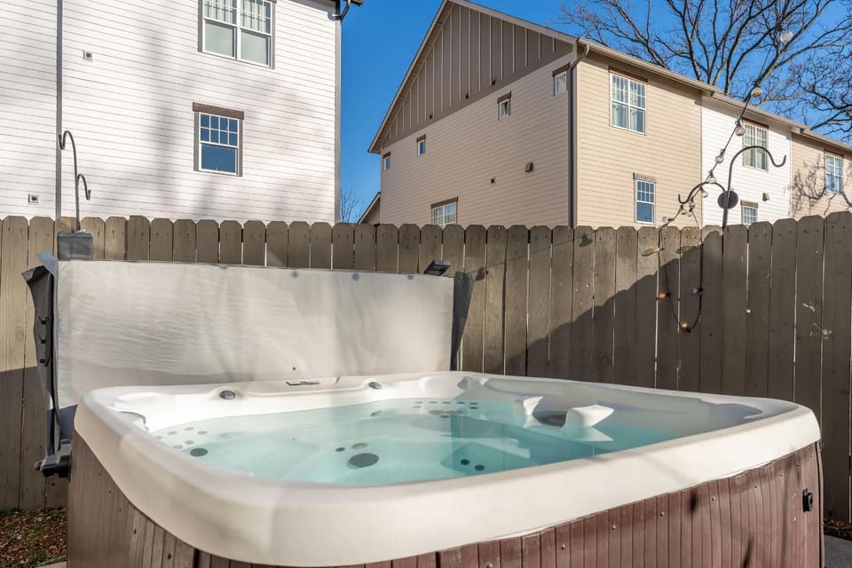 Notes of Southern Charm - Walkable to Food & Shops House in Nashville