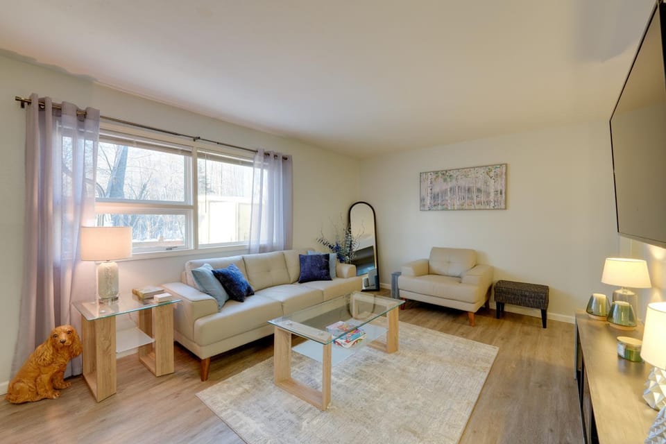 U-Med District Townhome w/ Private Yard + Grill House in Anchorage