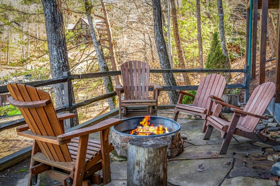 Johnny's Lakeside Hideaway House in Blue Ridge Lake