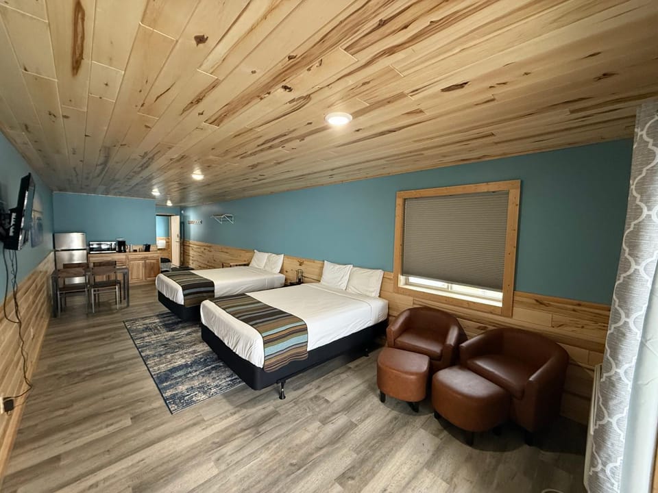 Bed, Seating area, Bedroom