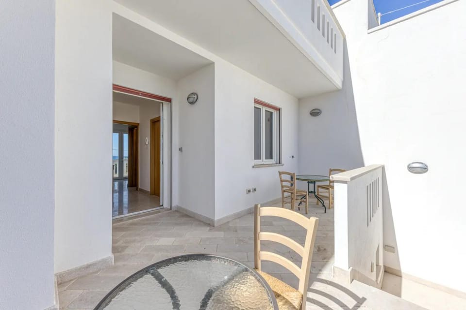 Patio, Day, Balcony/Terrace