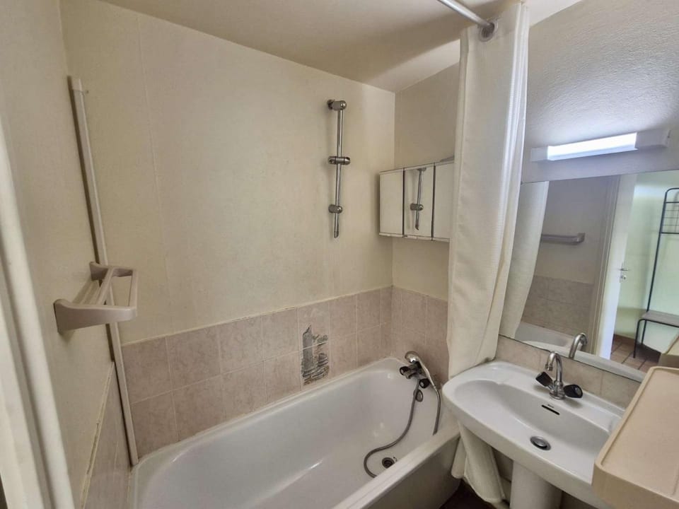 Bathroom, Bath