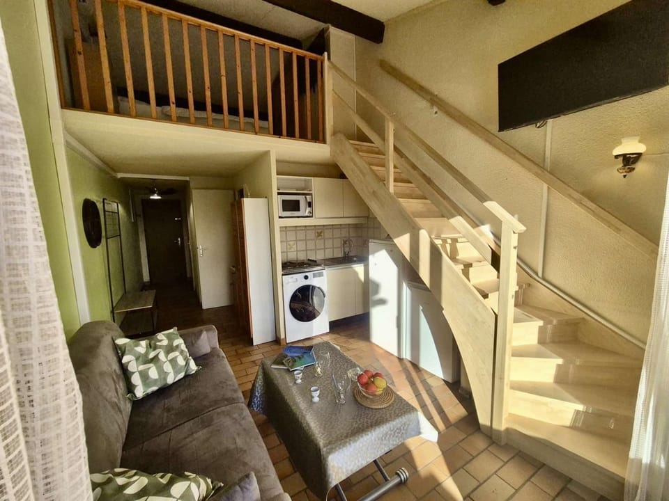 Kitchen or kitchenette, Living room