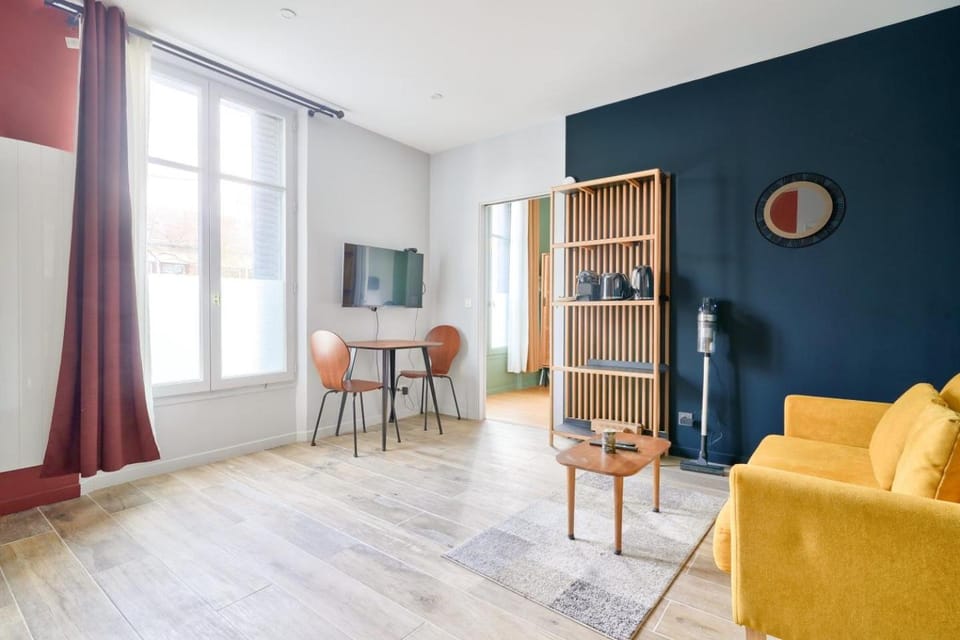 Lovely 1BR flat with direct access to subway, tram, and RER Apartment in Vitry-sur-Seine