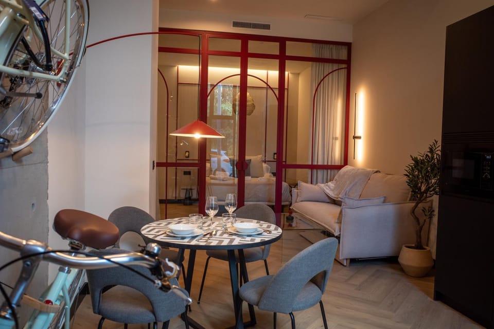 Seating area, Dining area