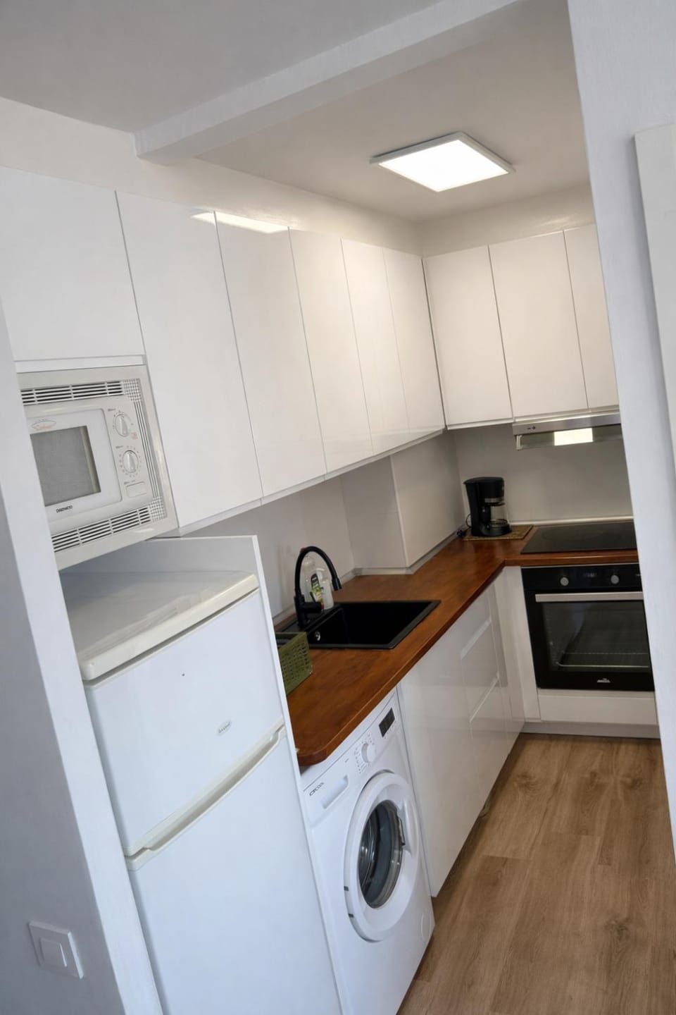 Kitchen or kitchenette, oven, pet friendly, stove, toaster, washing machine